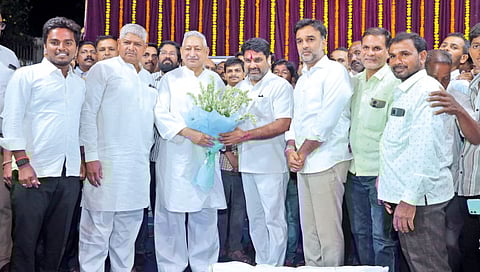 mla-satej-patil-showers-of-greetings-and-wishes