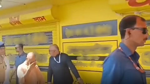 cm yogi meet shubham wife and father in kanpur