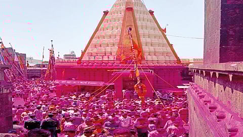 jotiba-hill-filled-with-devotees