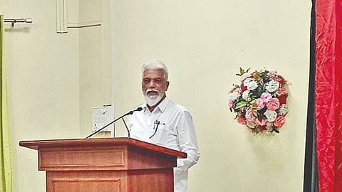 Dada Bhuse on digital distraction