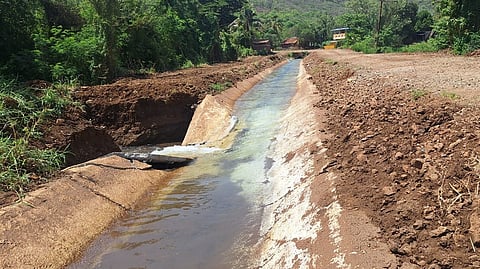 At Minche Khurd, a lined canal broke