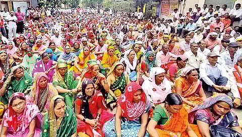 lal-bavta-construction-workers-union-protest