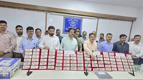 Fake Currency : भिवंडीत बनावट नोटा बनवणाऱ्या कारखान्यावर कारवाई, ४५ लाख ५० हजार रुपयांच्या नोटा जप्त, ६ जणांना अटक