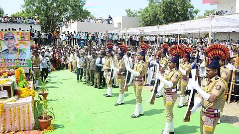 Martyr Sachin Vananje cremated with military honors
