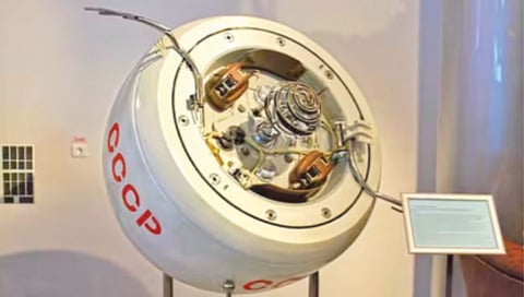 soviet-era-spacecraft-crashes-into-sea