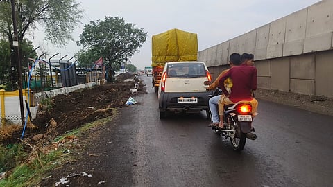 जळगाव : महामार्गावरील साईड रस्ते अपघातप्रवण; सुरक्षा व्यवस्थेअभावी नागरिकांमध्ये धास्ती