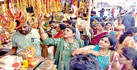over-two-lakh-devotees-visit-ambabai-temple-in-three-days