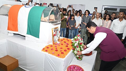 Scientist Dr Jayant Narlikar cremated with full state honours