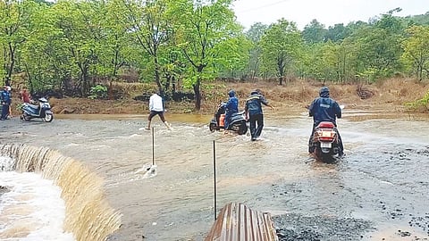 Dapoli Khed road closed