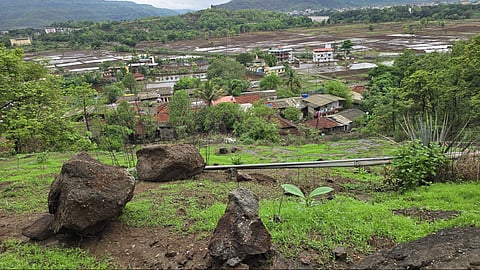 Mahad Landslide : कोल गावावरील गवळवाडी परिसरात दरड कोसळली, ग्रामस्थांमध्ये भीतीचे वातावरण