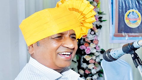 former-teacher-passes-away-during-alumni-meet-in-udgaon