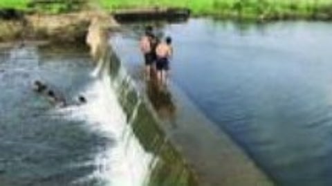 Thane News : मृत्यूच्या सापळ्यात पर्यटकांच्या जीवघेण्या उड्या