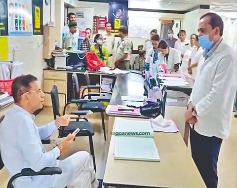 goa-doctor-suspended-for-neglecting-patients-at-gomexot-center