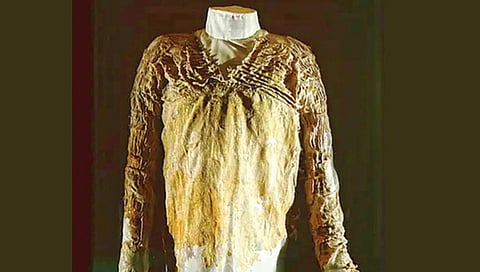 5000-year-old-womans-artistic-dress-discovered
