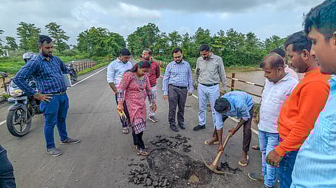 Cracks on Tansa river bridge
