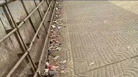 Kalyan skywalk dirt issue
