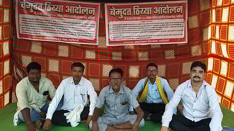 Social Activists Protest Gadchiroli PWD