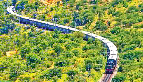 indian-train-with-six-engines-and-295-coaches