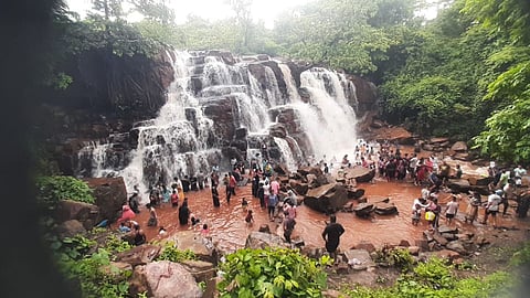Savdav Waterfall Crowd