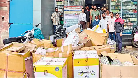 6000-kilos-of-plastic-seized-in-laxmipuri