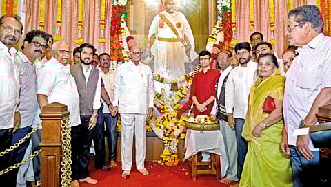 sharad-pawar-pays-tribute-to-lokraja-shahu-who-dedicated-life-to-common-people