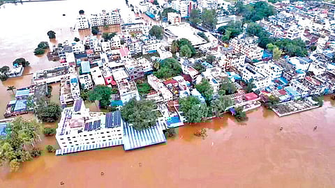 kolhapur dam water rise flood risk continues