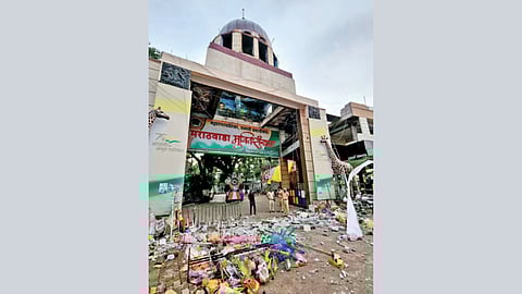 Siddharth Garden long closure