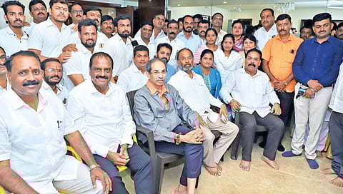 uddhav-thackeray-discussion-with-sanjay-pawar-at-matoshree-mumbai