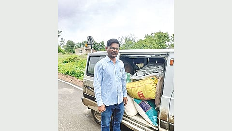 Vehicle seized | वाहनासह दोघांवर कारवाई : दीड लाखाचा मुद्देमाल जप्त