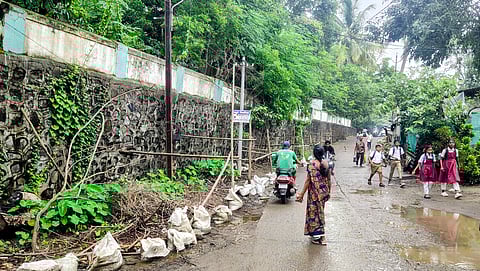 Dahanu wall collapse risk