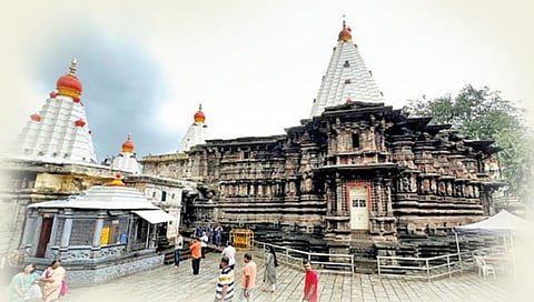 musical-pole-infrastructure-collapses-in-three-months