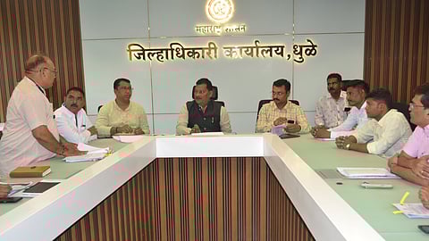 धुळे : साफसफाईची कामे मेहतर समाजाच्या नोंदणीकृत संस्थांना द्यावीत – मुकेश सारवान