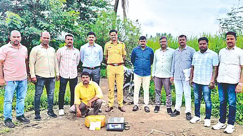 ganja-smuggler-arrested-in-rajarampuri-137k-worth-seized