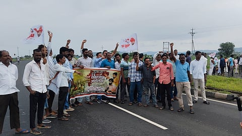 Gadchandur Korpana highway blockade