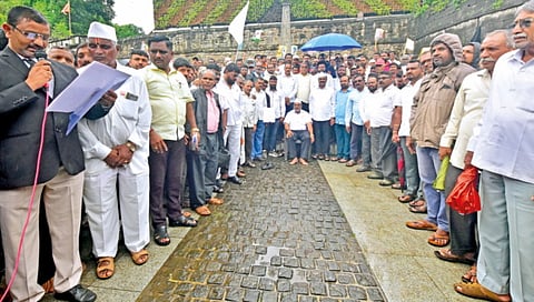 raju-shetti-challenges-kshirsagar-to-donate-wealth-to-ambabai