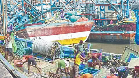 Migrant fishermen arriving for fishing