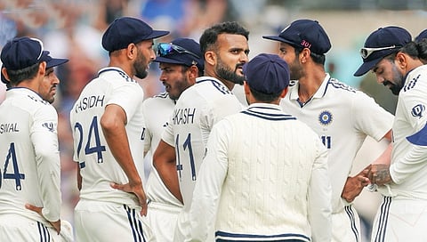 england-takes-23-run-lead-in-oval-test