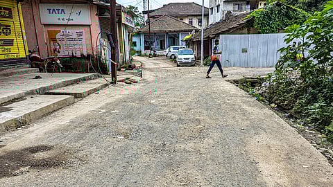 Bad roads in Wada town