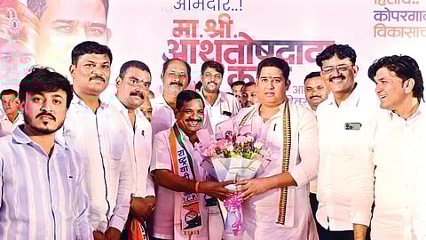 NCP joinings: मशाल, कमळ सोडून ठाकरे, गितेंच्या हाती घड्याळ!