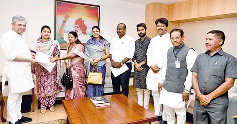 Siddheshwar Express |