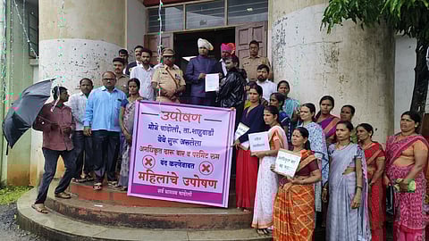 Chandoli villagers Protest liquor ban