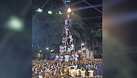 Shiv Sena Loyalty Dahi Handi Broken by Shivaji Mandal in Tasgaon