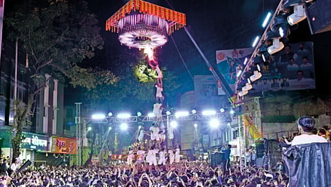 Shiv Sena’s Bhagavi Dahi Handi Broken by ‘Jai Hanuman Govinda’ Team
