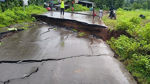 Ozar road cracks