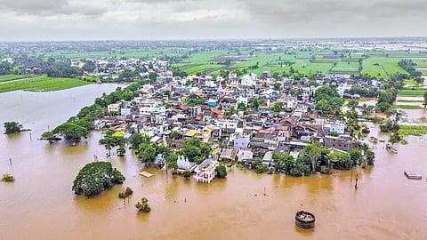 crop-loss-maharashtra-15-lakh-hectares-damaged-2025