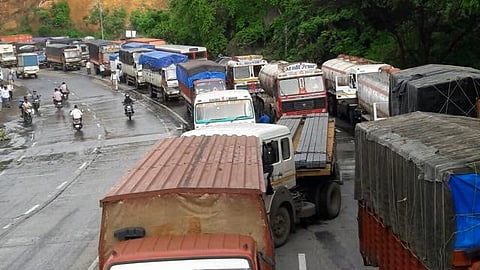 Ghodbunder road heavy vehicles