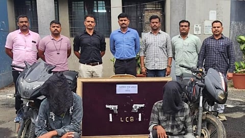 Loha police two arrested with pistols