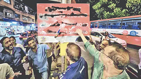 civic protest Prabhadevi