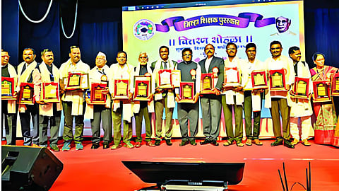 आदर्श शिक्षक पुरस्कार