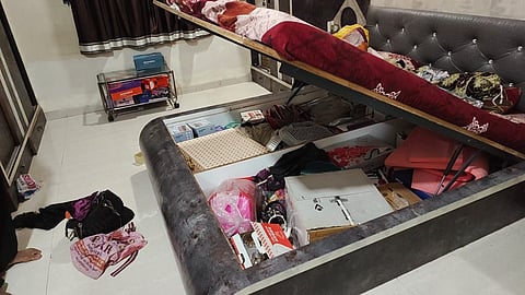 Karanja house door broken theft